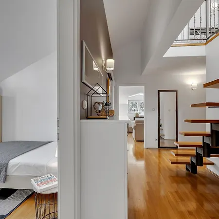 Sea Breeze Apartment *