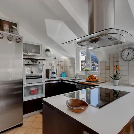 Sea Breeze Apartment *